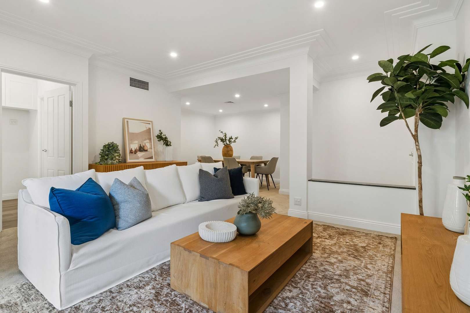 Elegant two-bedroom apartment with dual outdoor spaces