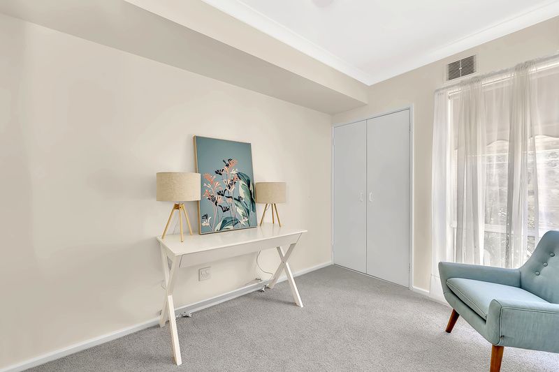 Refreshed Villa with Sunlit Patio and Open-Plan Living