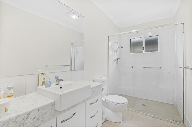 Light and Bright Home – Modern Comfort and Privacy