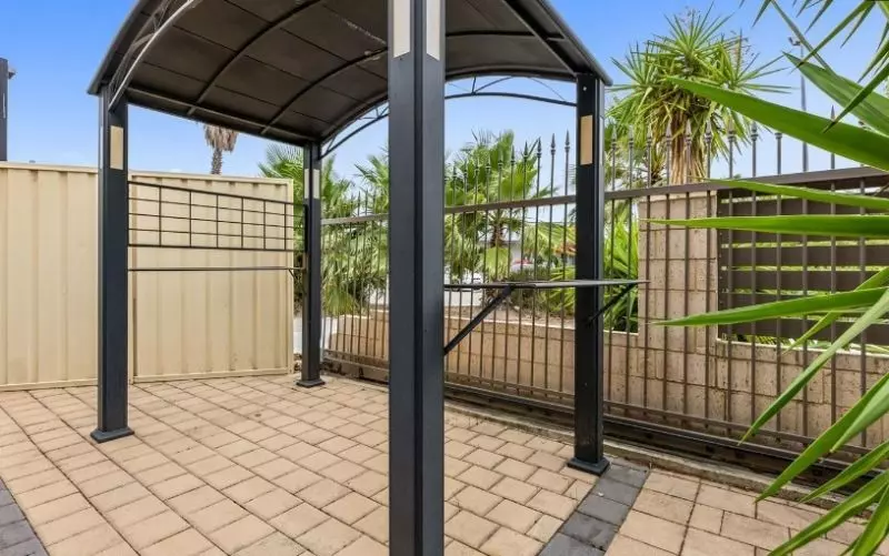 Spacious, Easy Maintenance Family Home!