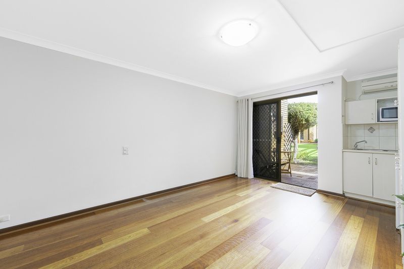 Ground-floor Studio Apartment with Courtyard