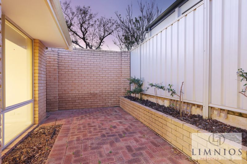 Street Front Home In Quiet Cul - De - Sac