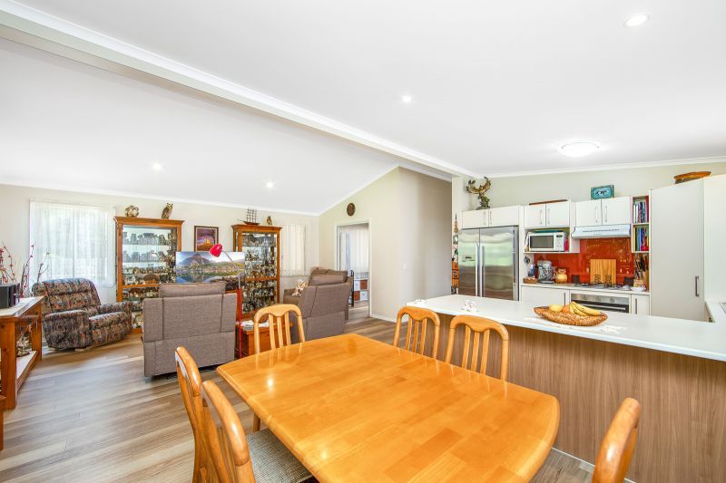 Tranquil Bush Reserve Setting – Peaceful Living in an Ideal Location
