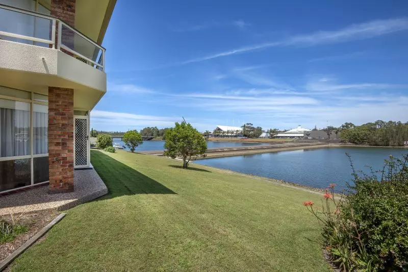 Under offer- Ground unit in a stunning waterfront location at the Governor's