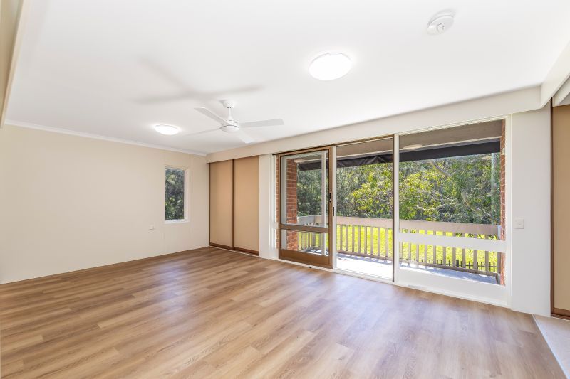 Upper Level 2 Bedroom Unit!