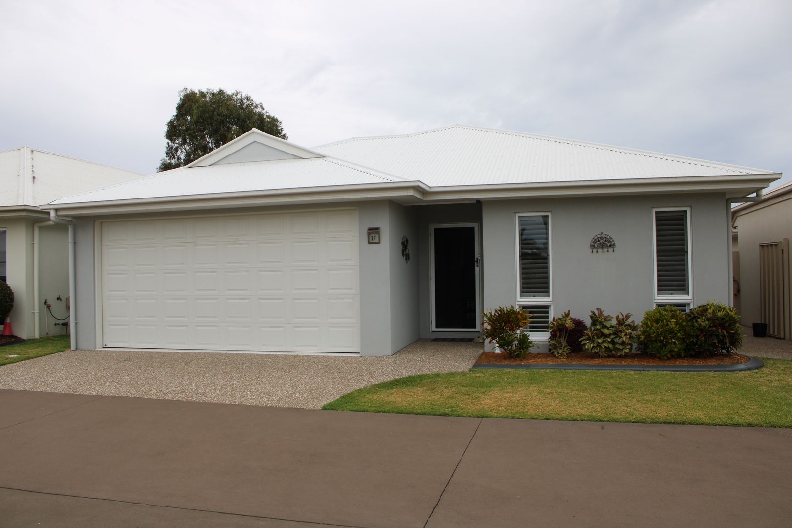 SENSATIONAL LAKEFRONT HOME.