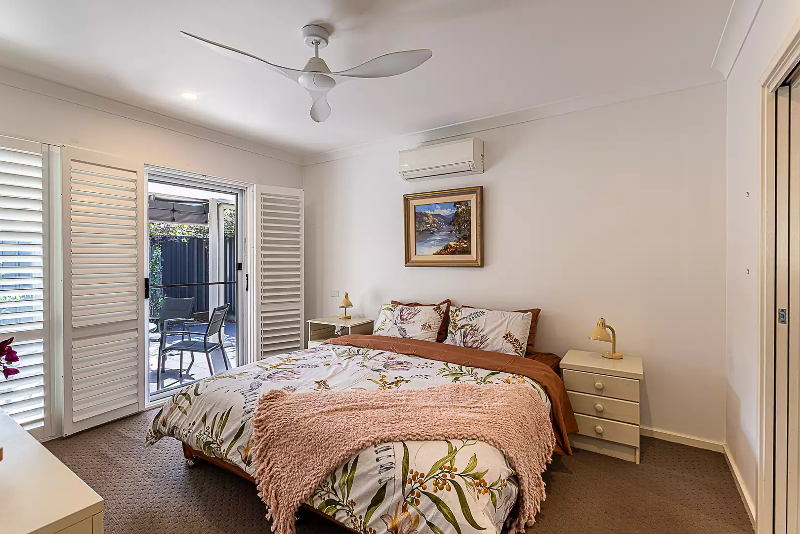 Palm Lake Resort Fern Bay - Beautifull home with a wow factor