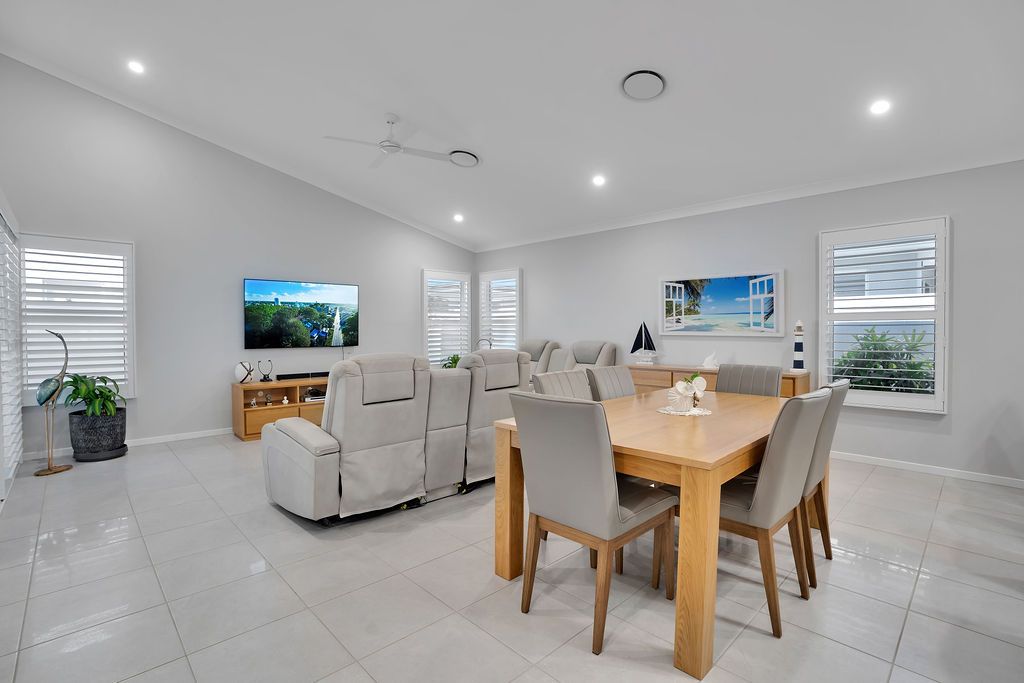 114 Holbrooke by Palm Lake Resort