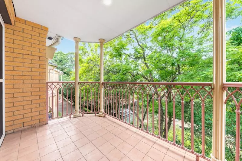 EAST FACING  SOUGHT  AFTER LAYOUT WITH A LEAFY ELEVATED OUTLOOK ENJOYING THE MORNING SUN