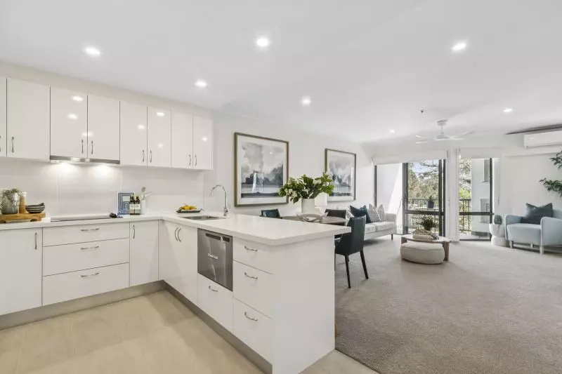 Gum tree and playing fields view - bright & spacious one-bedroom apartment