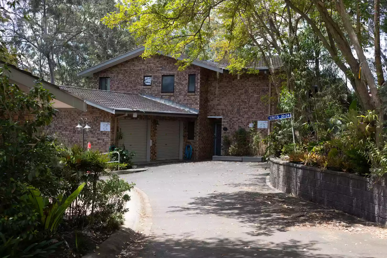 Newly Refurbished Spacious 2 Bedroom Unit