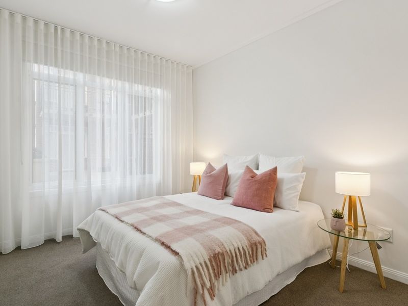 Bright and Light Retreat with Leafy Terrace Outlook