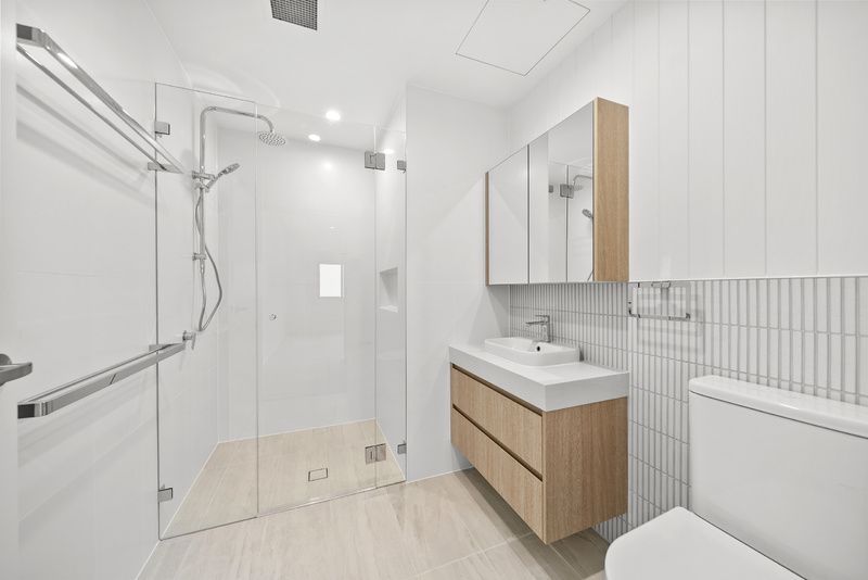 Relaxed Living with a Coastal Backdrop