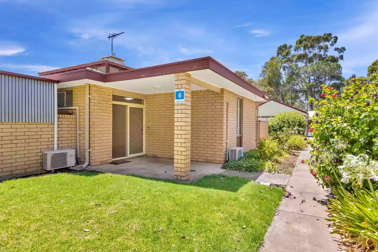 Great Location - Walk to Main Street