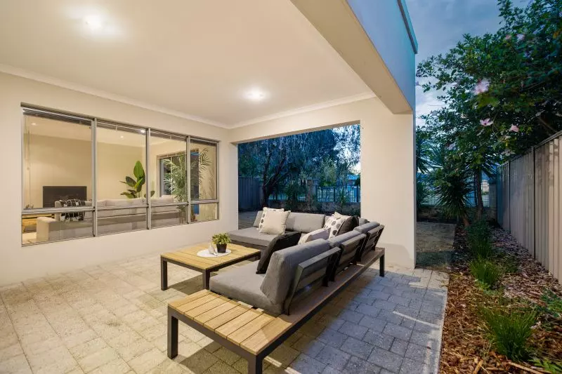 Spacious Riverside Family Retreat!