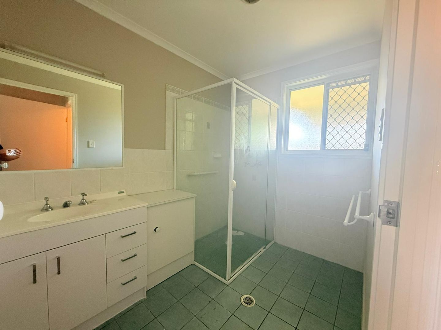 Freshly Painted & New Floor - Ready to Move in - OVER 50'S LIFESTYLE LIVING - GATED COMPLEX 