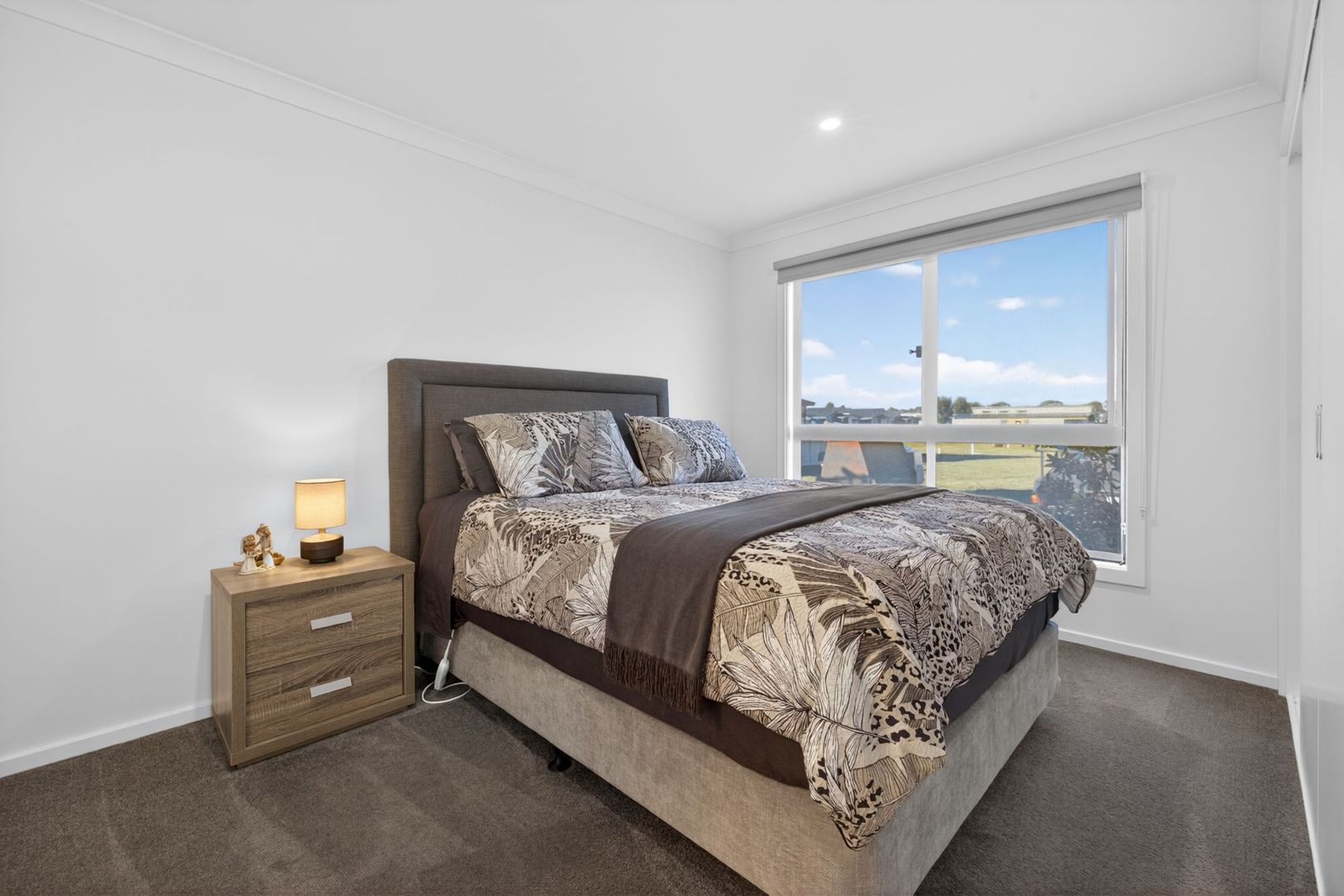 MODERN LIFESTYLE LIVING IN BROADLANDS VIEW VILLAGE