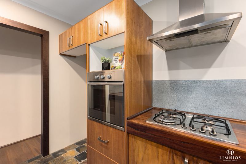 Spacious end villa with massive yard!