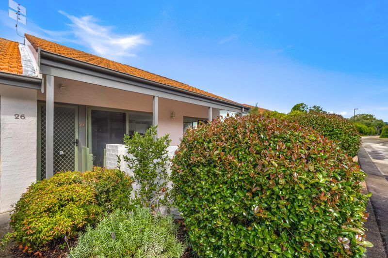 Refurbished Villa with Lake Glimpses