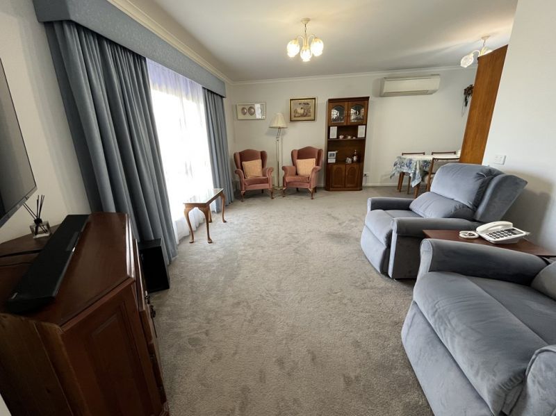 Lovely home - well located