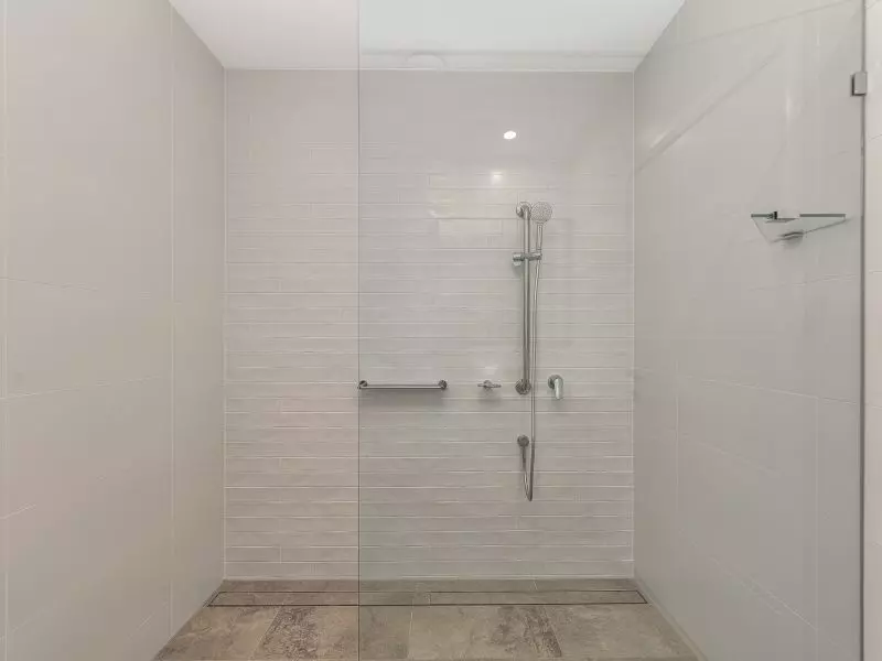 Stylish, single-level living with golf course views