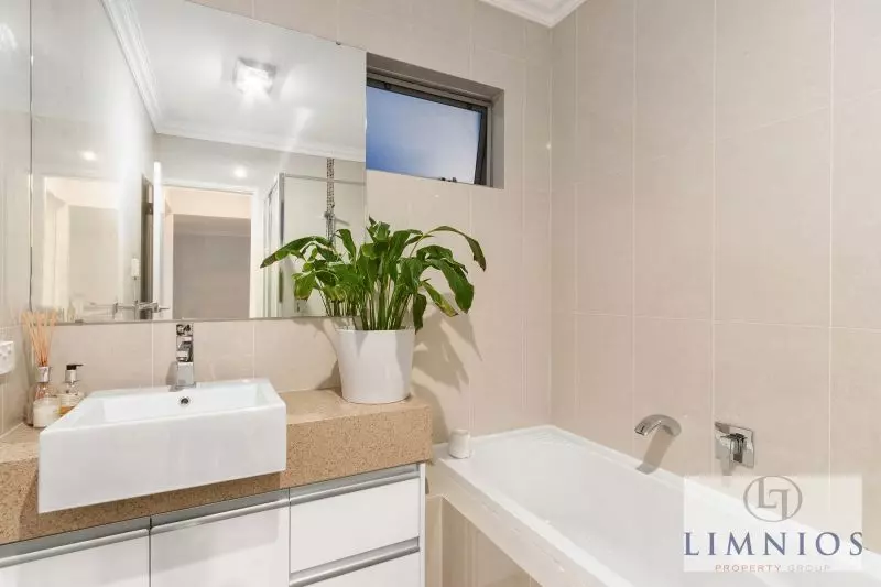 Super spacious, lock and leave Urban living