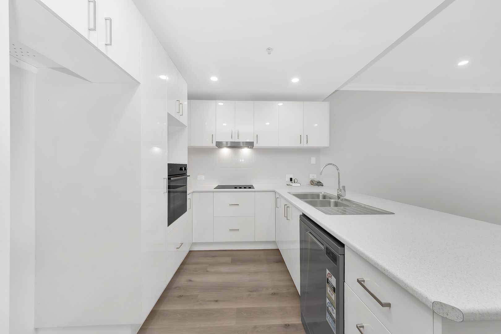 708/250 Thames Road, Tarneit Vic 3029