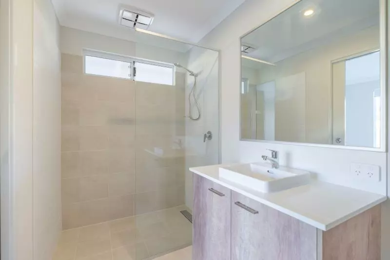 light and airy 2-bedroom corner block with alfresco area