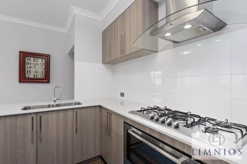 Street Front Stunner !