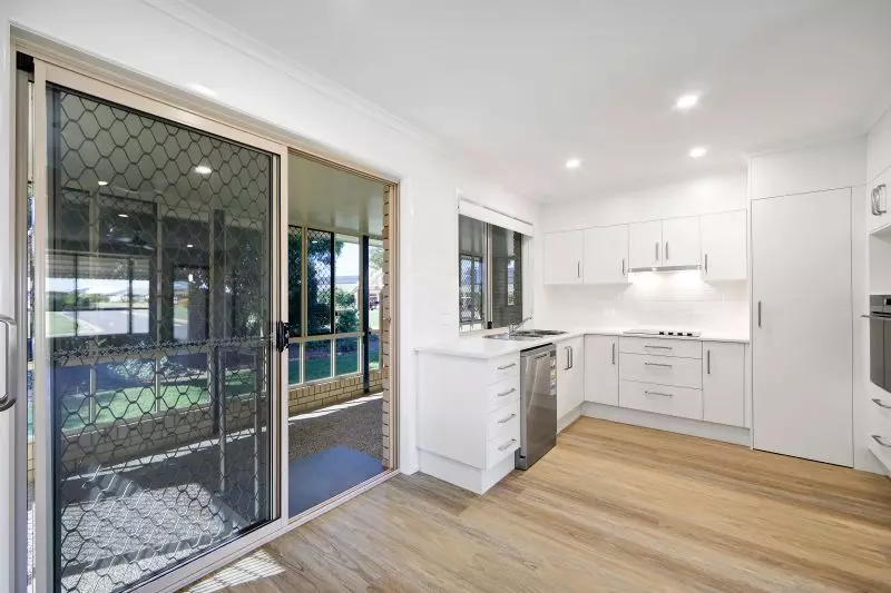 Stand alone villa, ready now!