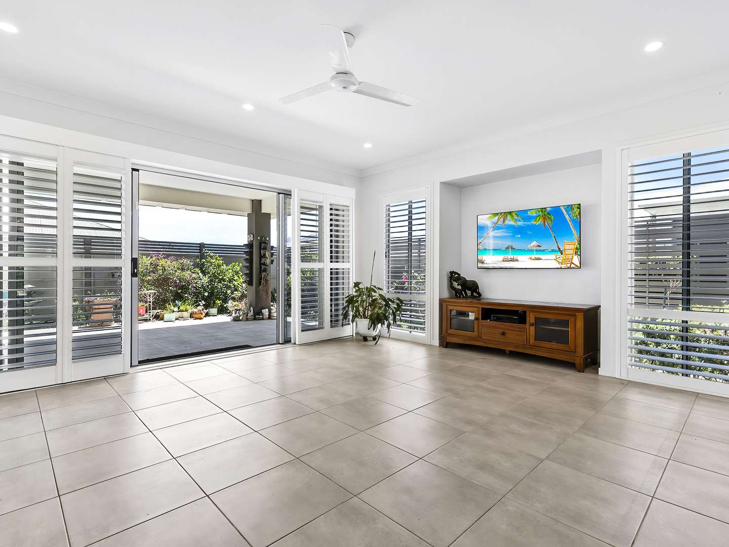 Halcyon Glades - Elegant Corner Block Home Perfect for Downsizers