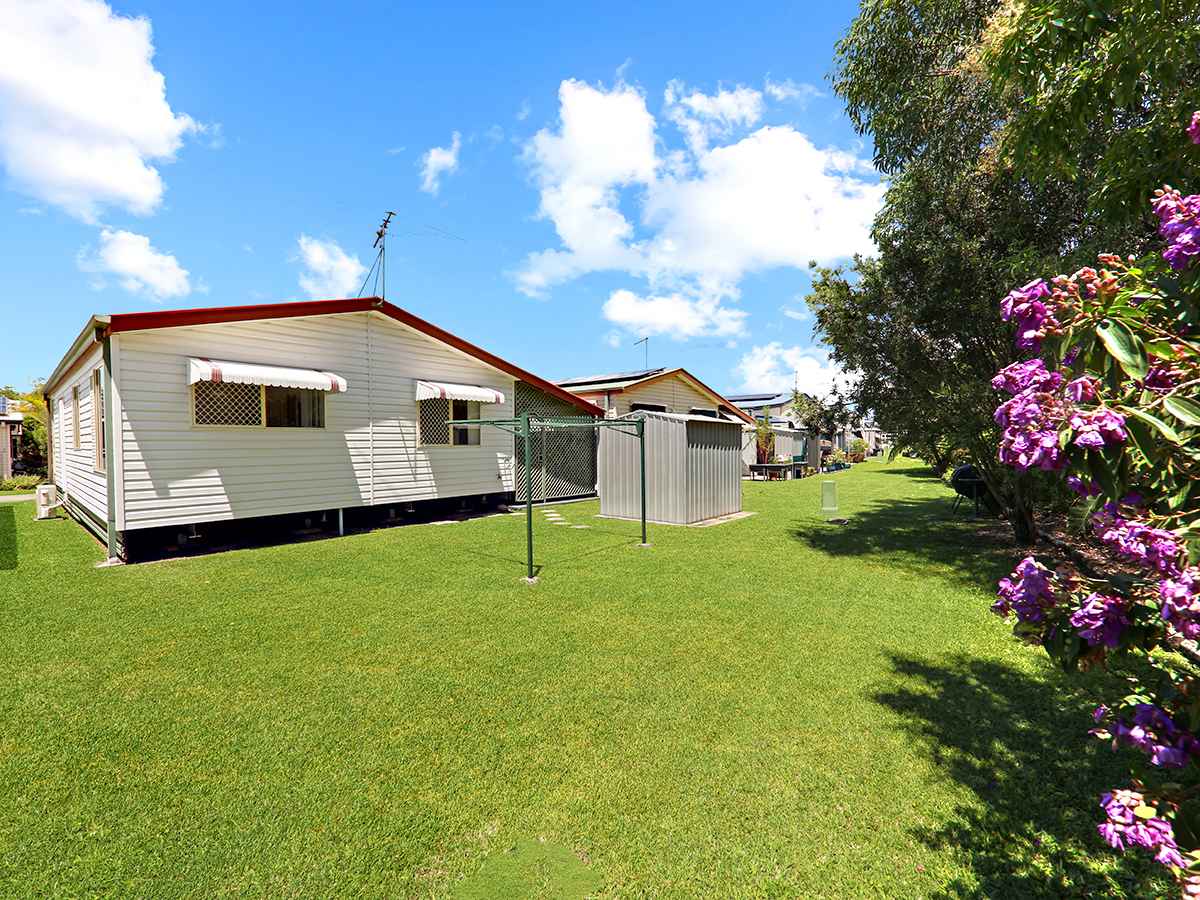 3 Bedroom Villa - Beautiful Cottage - BONUS - Green Space - SOLD