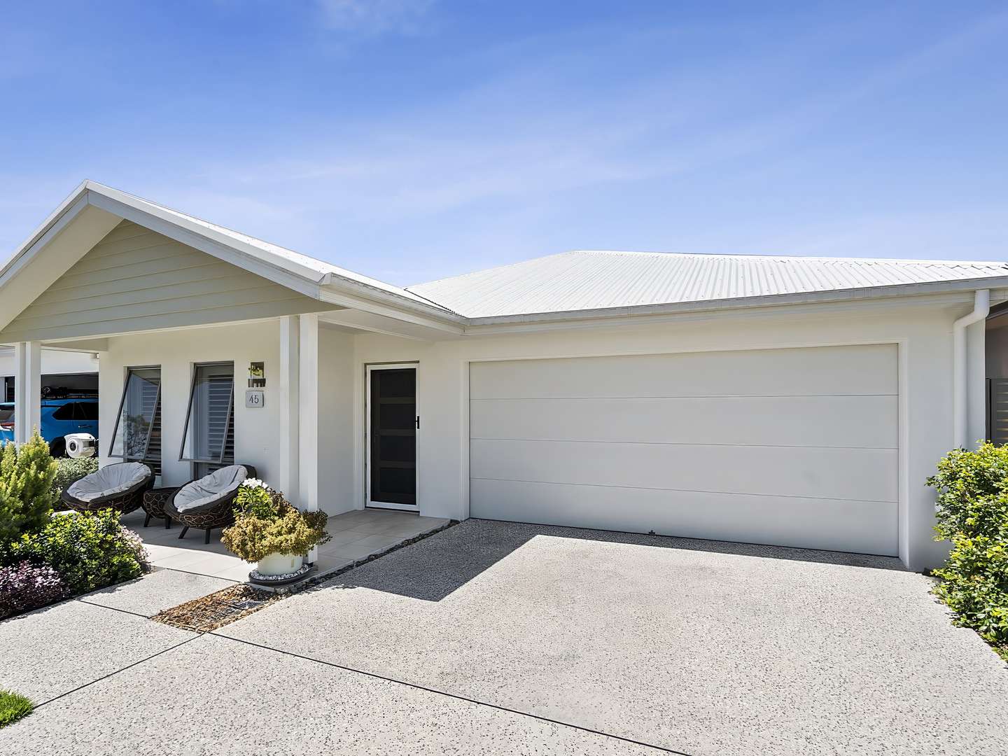 Halcyon Promenade - Established Luxury low maintenance home