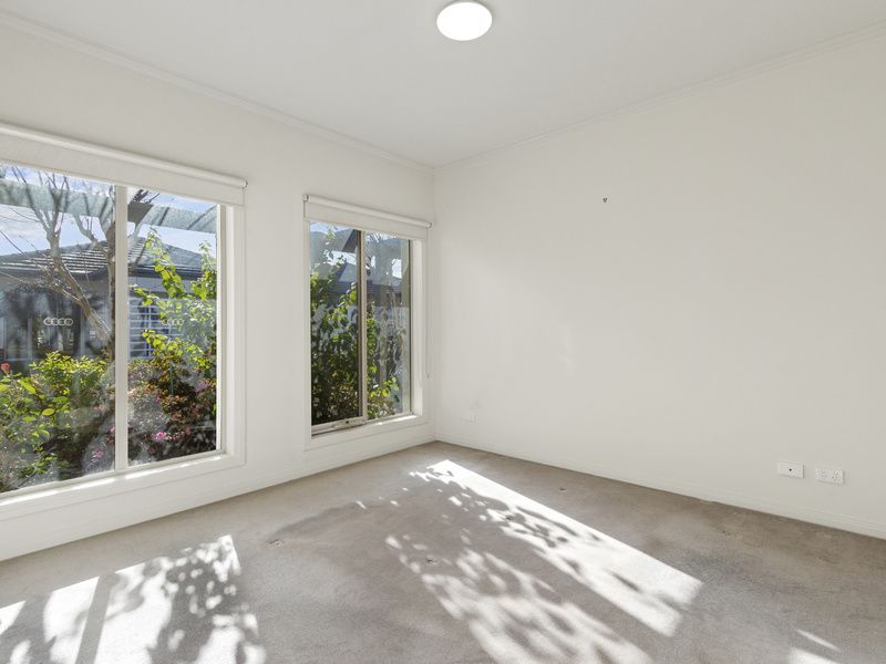 Stylish Home with Private Garden near Clubhouse