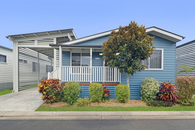 Quiet Modern Living  - Spacious Outdoor Entertaining