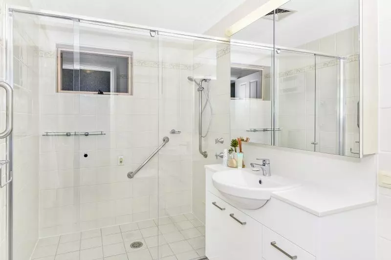 This north facing apartment is sure to impress with views overlooking the stunning Balinese Garden.