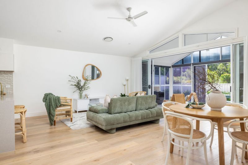 Sun-Drenched Sanctuary - Panoramic Bushland Views