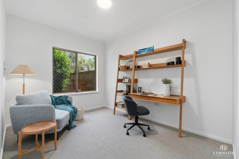 CURRENTLY UNDER OFFER. Fabulous garden apartment!