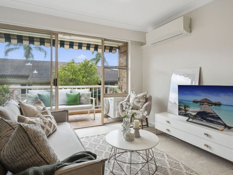 Light-filled apartment with a verdant view