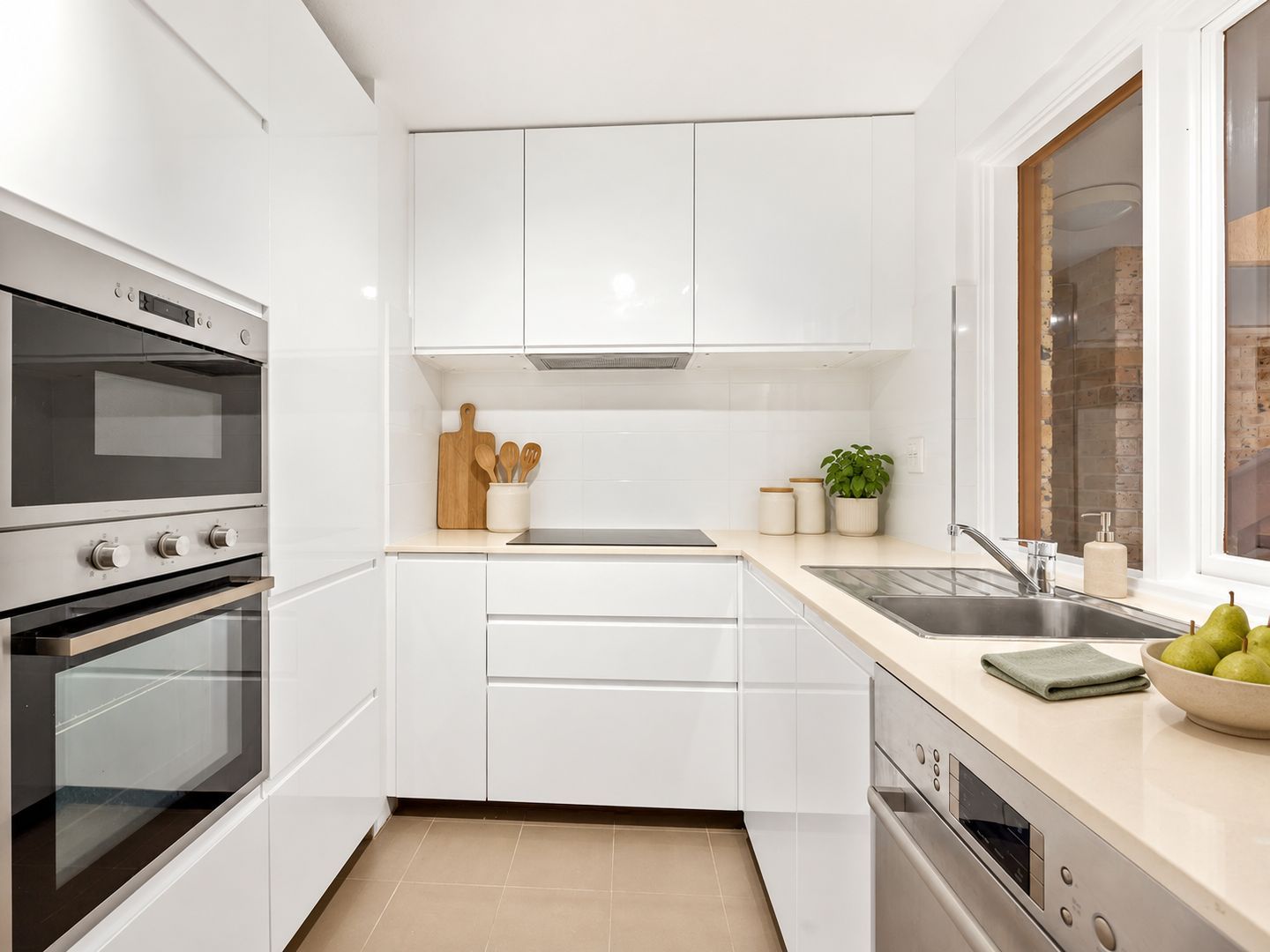 Spacious 2 Bedroom & 2 Bathroom unit with golf course views