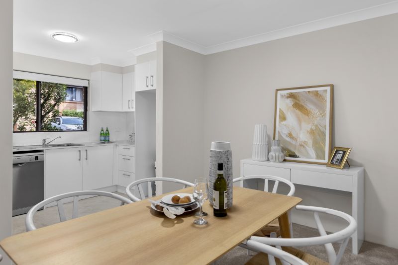Beautifully renovated 2-bedroom ground floor unit with large courtyard