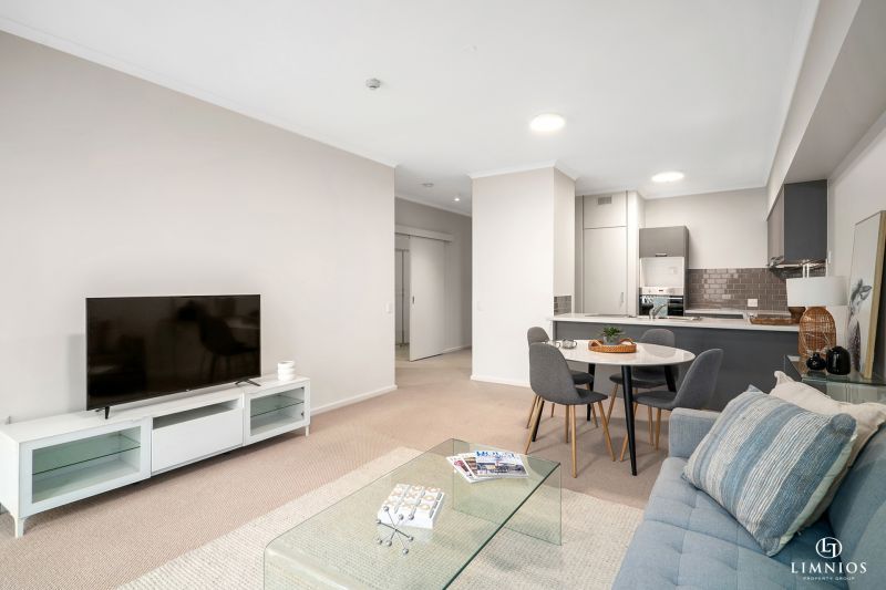 CURRENTLY UNDER RESERVATION. Beautifully presented 1 bedroom ground floor apartment