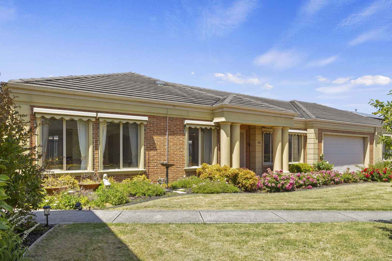 Stylish Home, Tranquil Setting