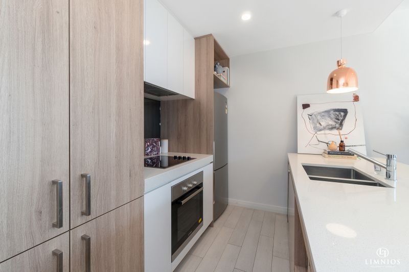 Bright Outlook and Contemporary Stylish Living!