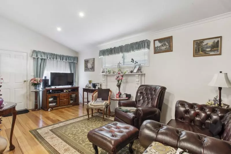 2 Bedrooms – Gardeners Delight!