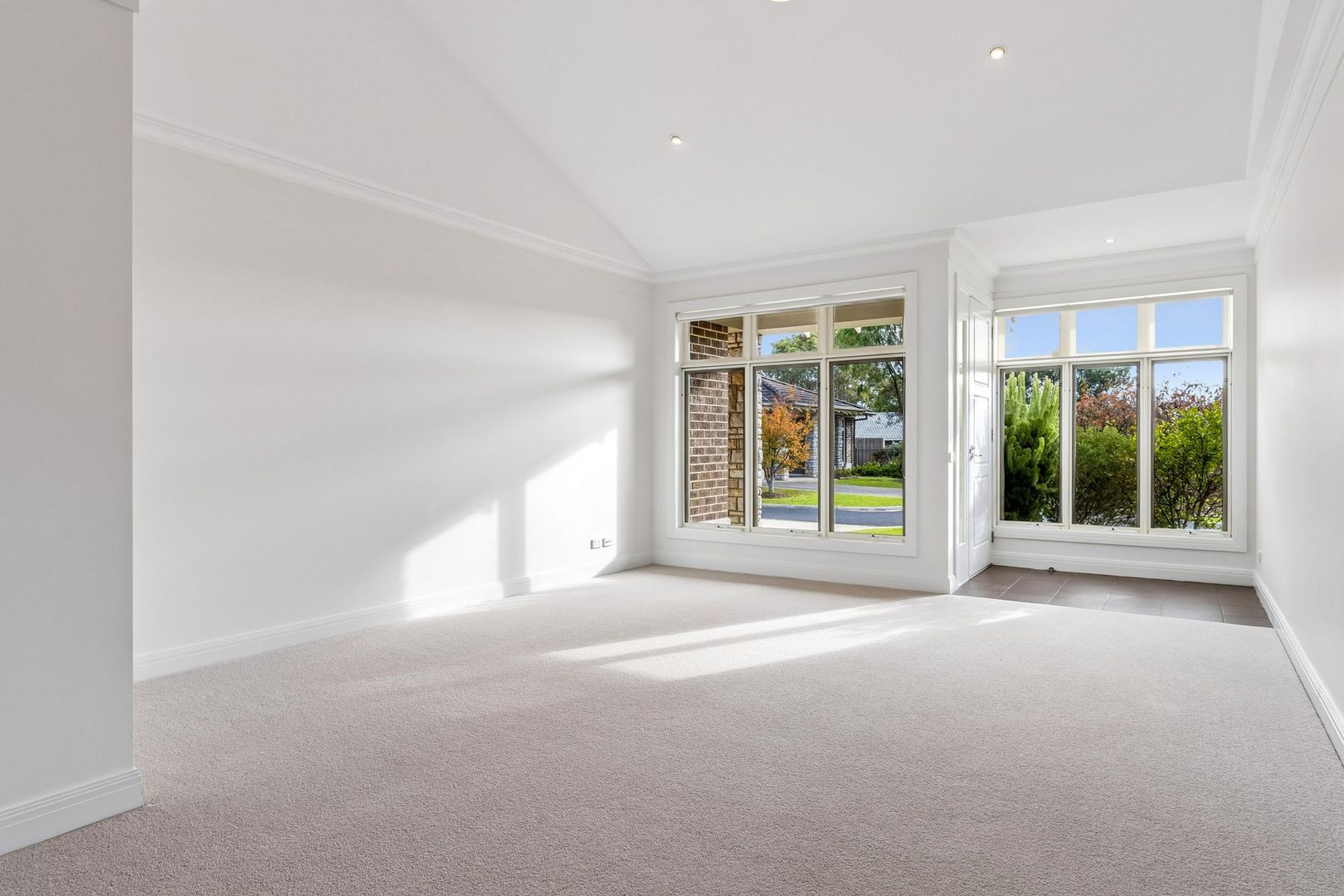 Modern Elegance, Quiet Location