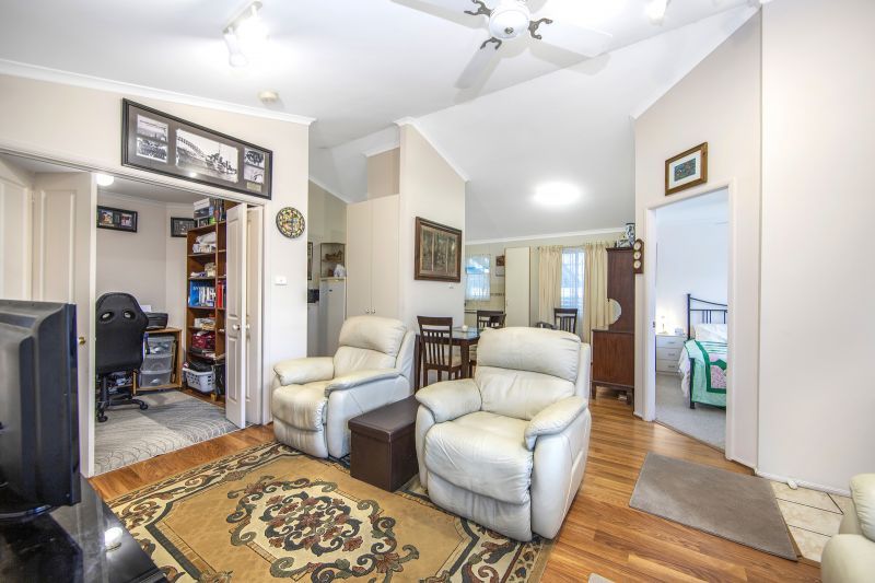 Delightful Home - 2 Bedrooms + Study