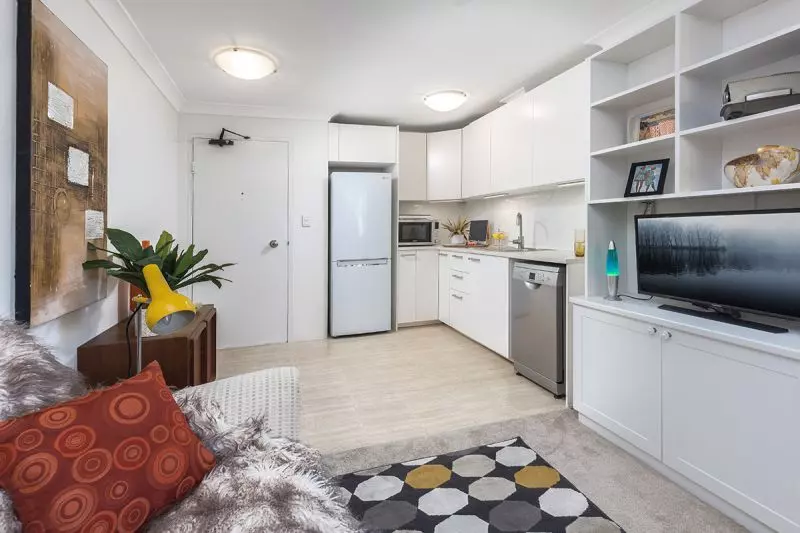 Beautifully Presented Renovated One Bedroom with Extra Workspace