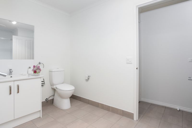 Low maintenance home with added bonus of 2 toilets