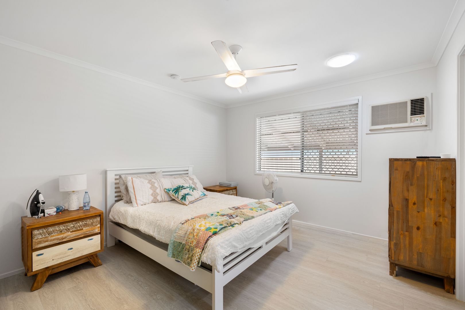 Sit on the balcony and watch the world go by and freshly painted too!!!